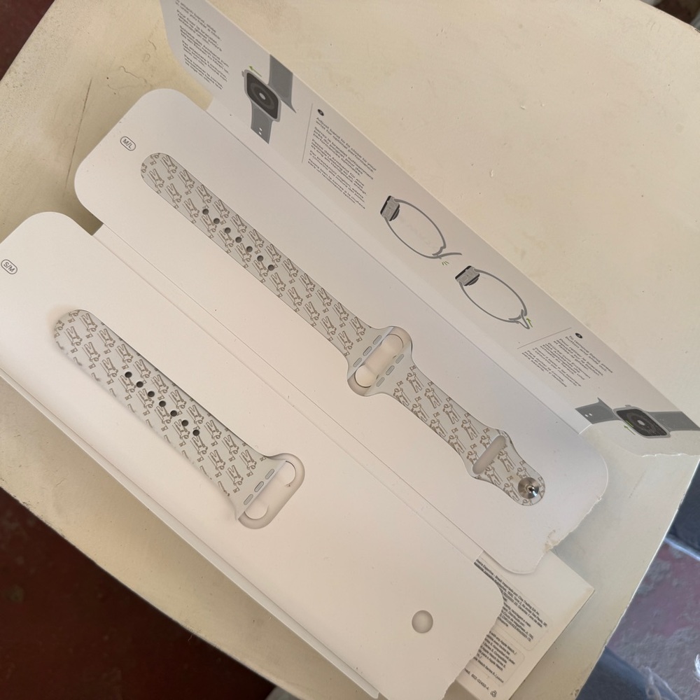 NWT - Apple Watch white Sport band - VH1 MTV MOON MAN -  LIMITED EDITION - Picture 4 of 9